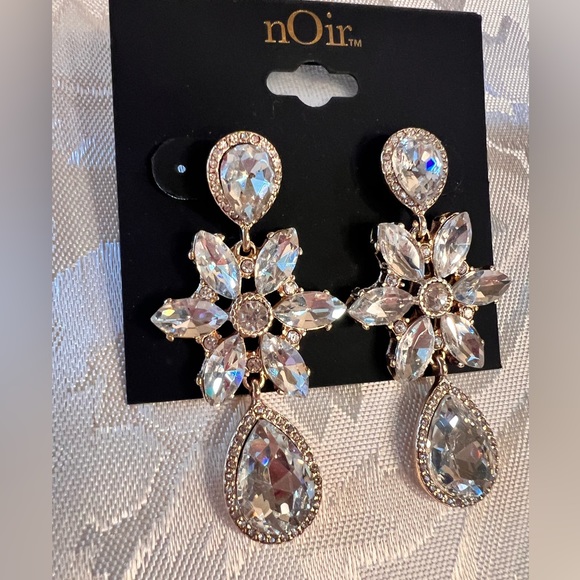 New Gorgeous Earrings - Picture 2 of 5